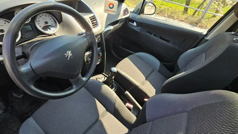 PEUGEOT 207 -