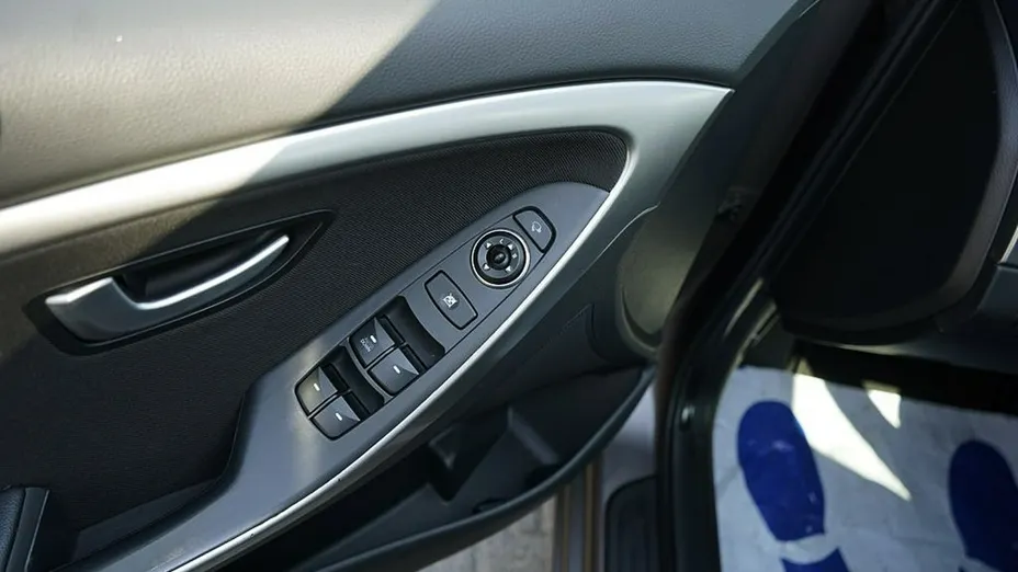 HYUNDAI i30 -