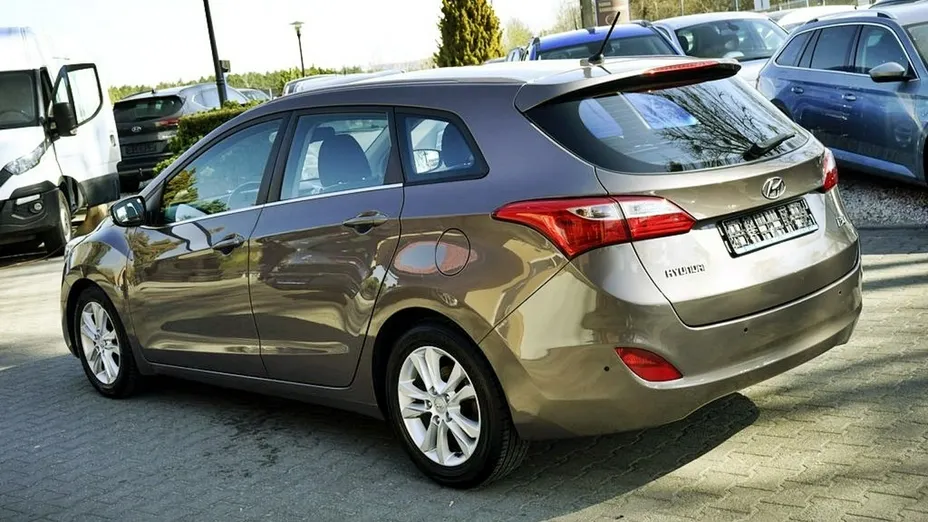 HYUNDAI i30 -