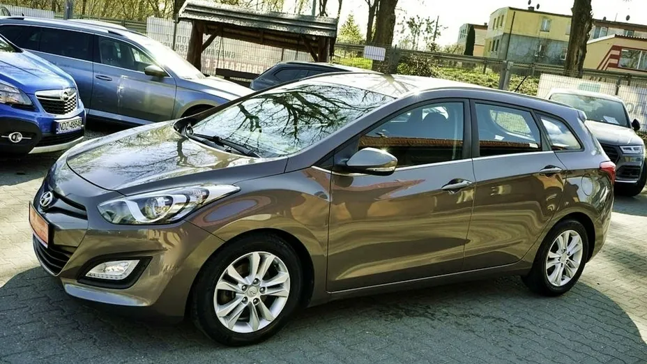 HYUNDAI i30 -