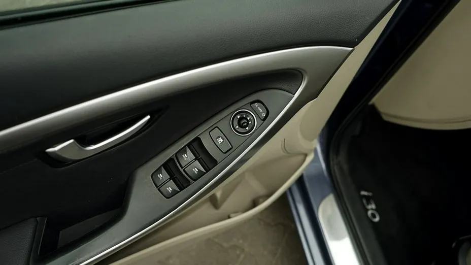 HYUNDAI i30 -