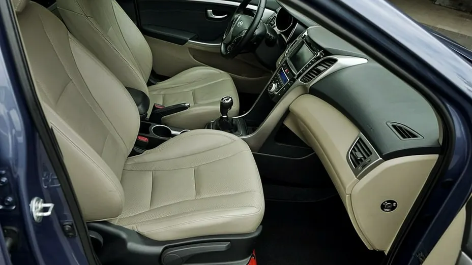 HYUNDAI i30 -