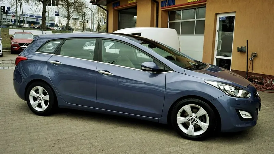 HYUNDAI i30 -
