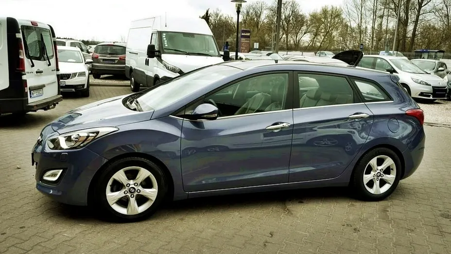HYUNDAI i30 -