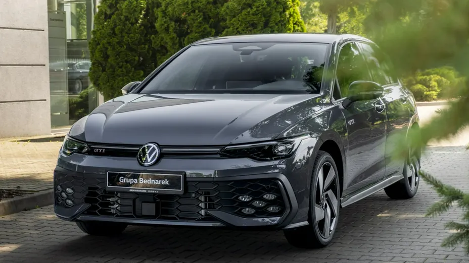 VOLKSWAGEN Golf -