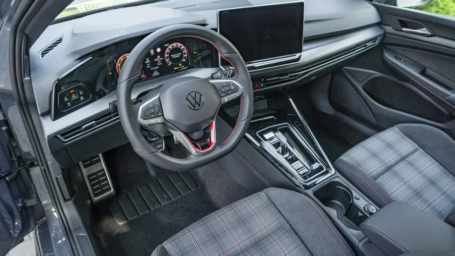 VOLKSWAGEN Golf -