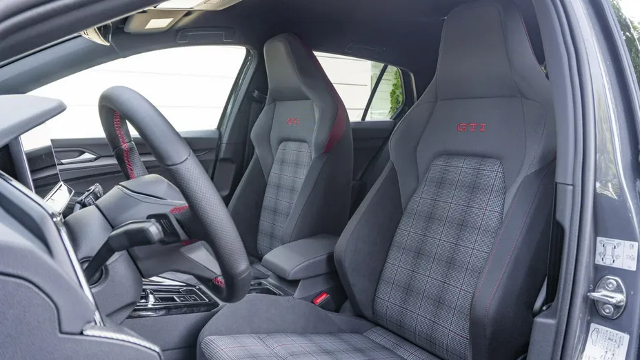 VOLKSWAGEN Golf -