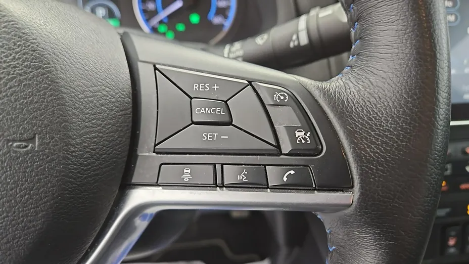 NISSAN Leaf -