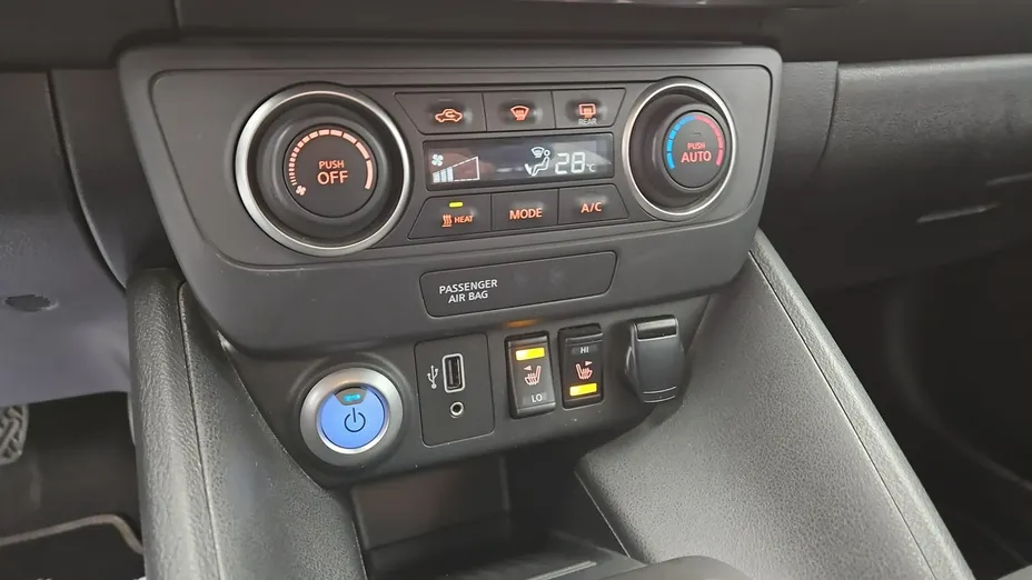 NISSAN Leaf -