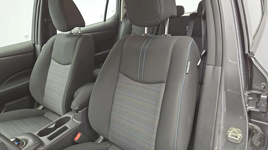 NISSAN Leaf -