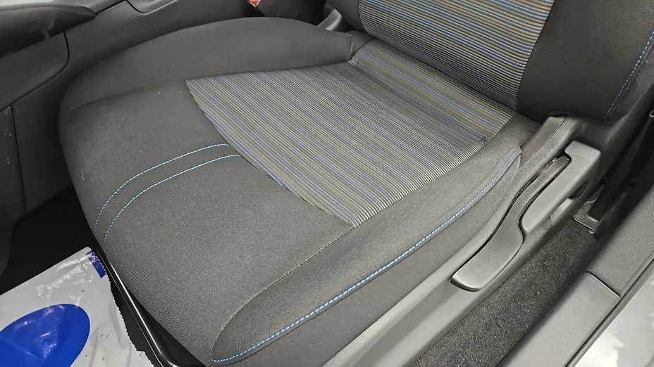 NISSAN Leaf -