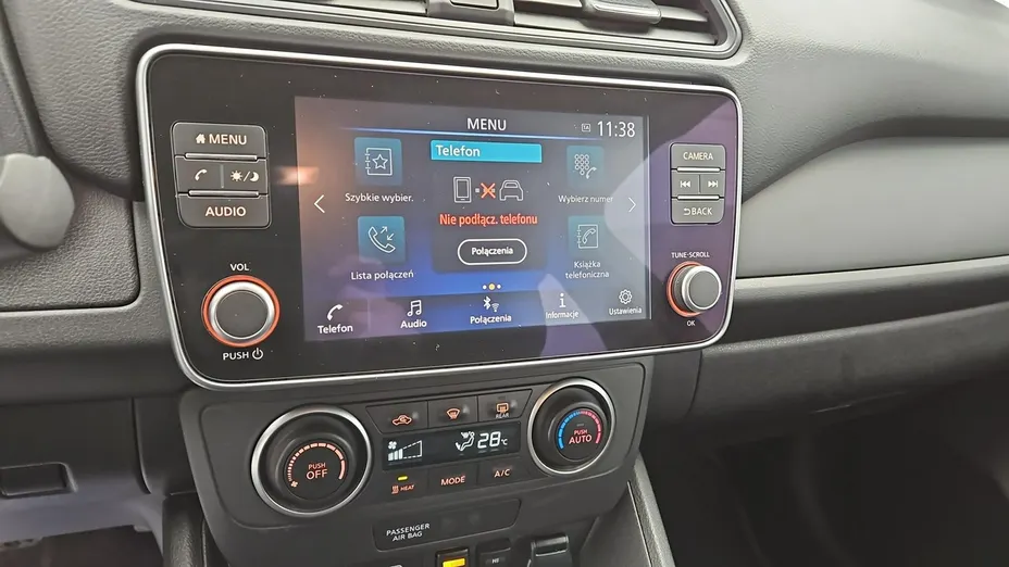 NISSAN Leaf -