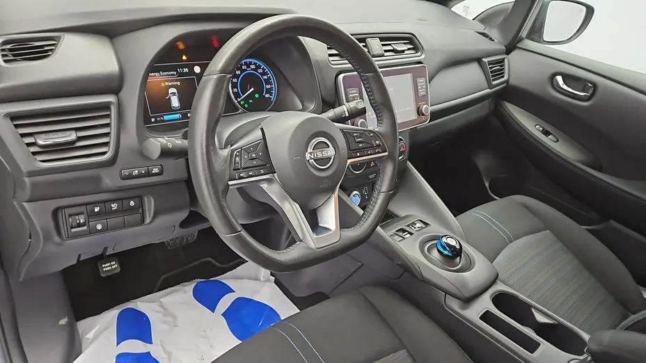 NISSAN Leaf -