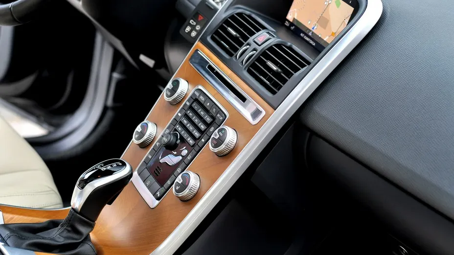 VOLVO XC60 -