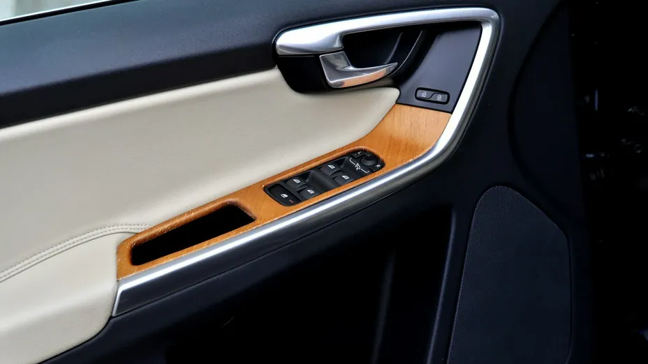 VOLVO XC60 -