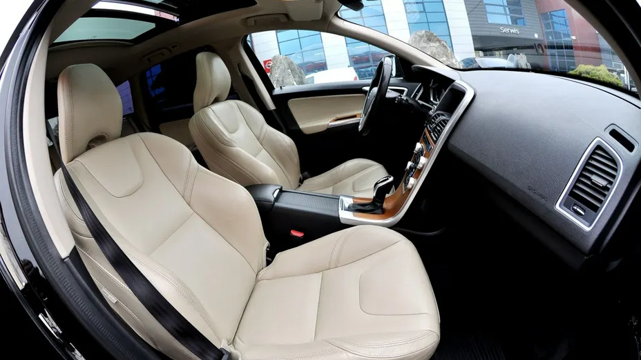 VOLVO XC60 -