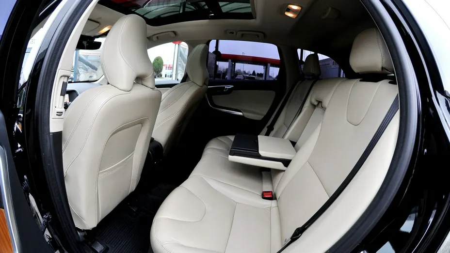 VOLVO XC60 -