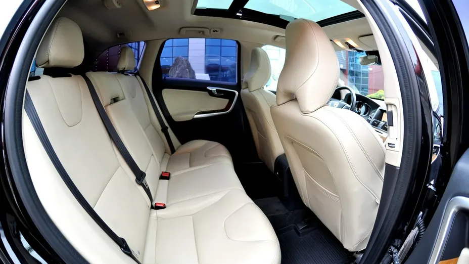 VOLVO XC60 -