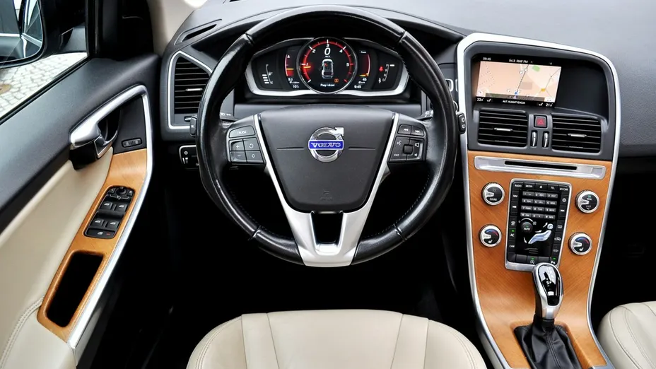 VOLVO XC60 -
