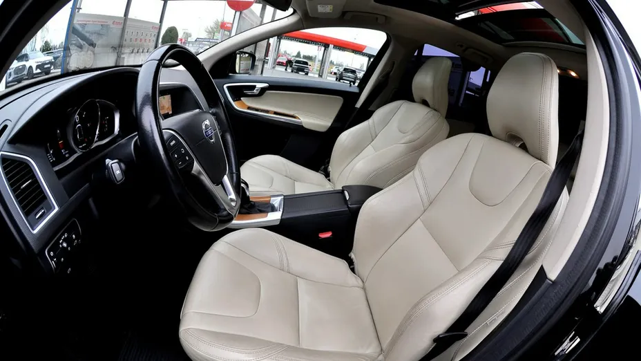 VOLVO XC60 -