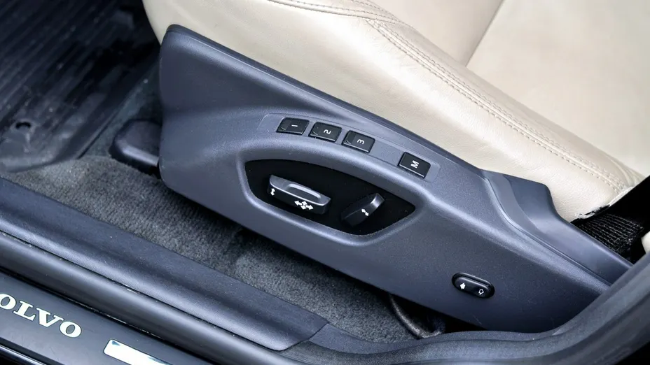 VOLVO XC60 -