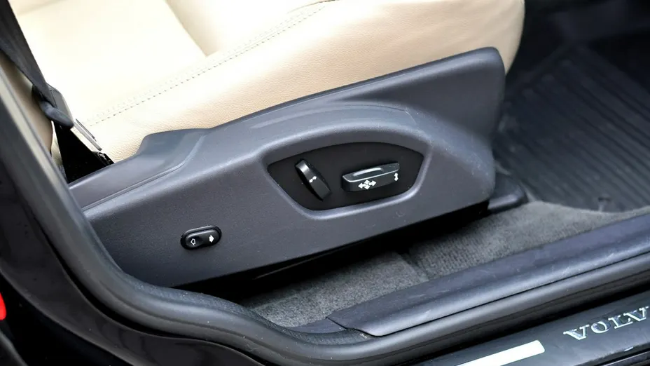 VOLVO XC60 -