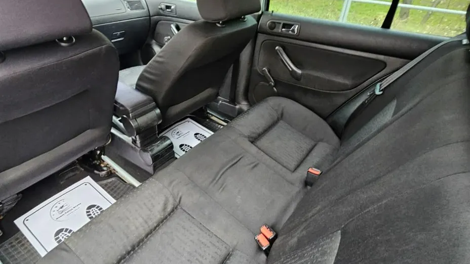 VOLKSWAGEN Golf -