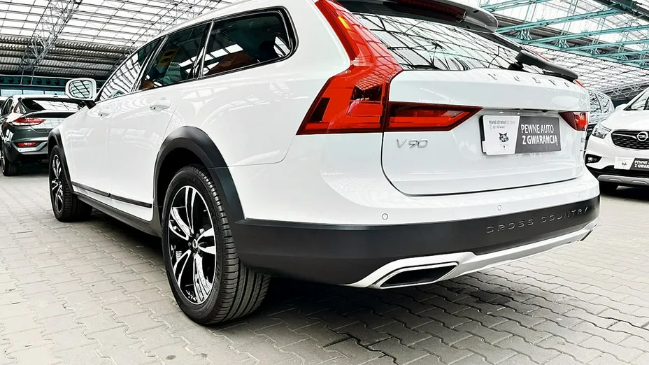VOLVO V90 -