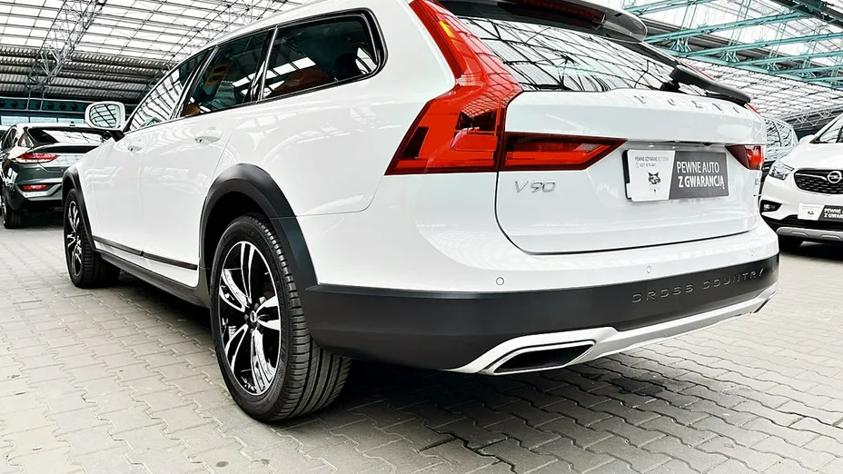VOLVO V90 -