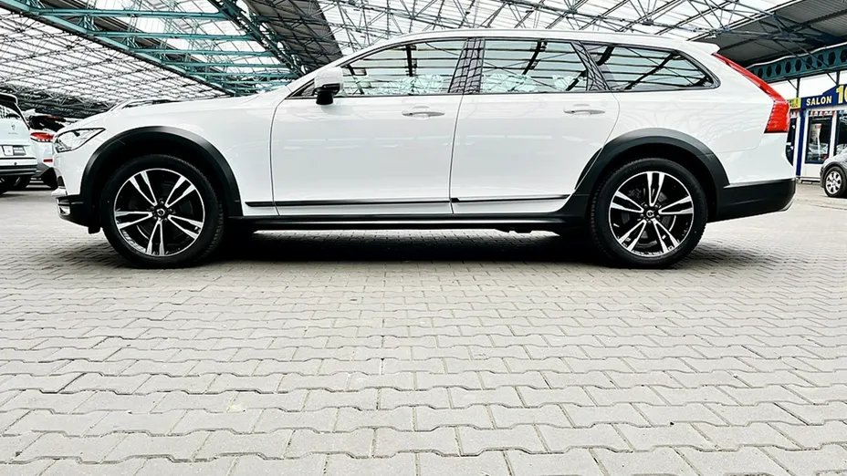 VOLVO V90 -