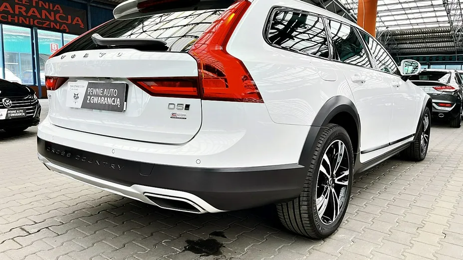 VOLVO V90 -