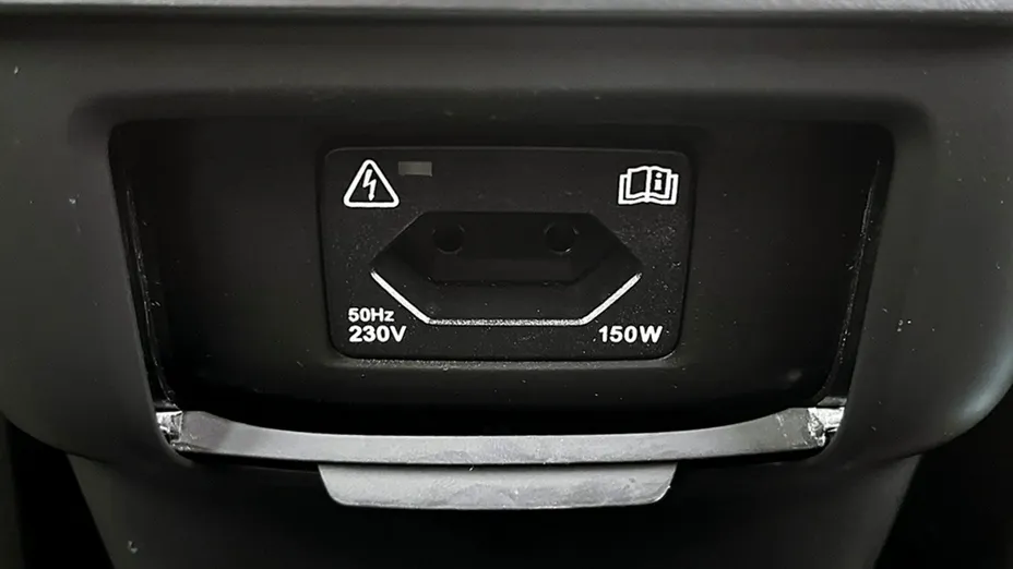 VOLVO V90 -