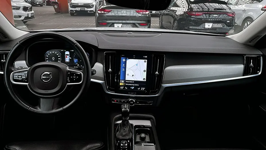 VOLVO V90 -