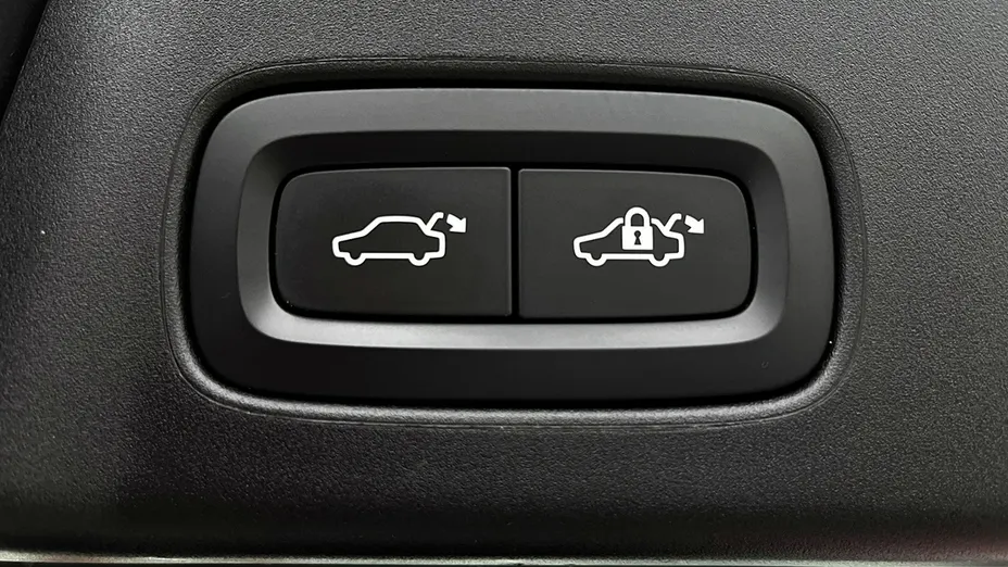 VOLVO V90 -