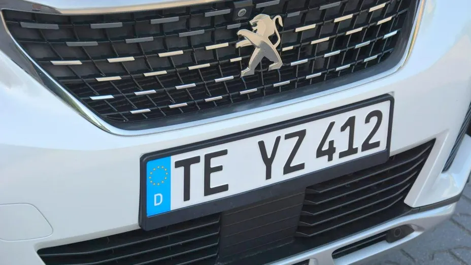 PEUGEOT 5008 -
