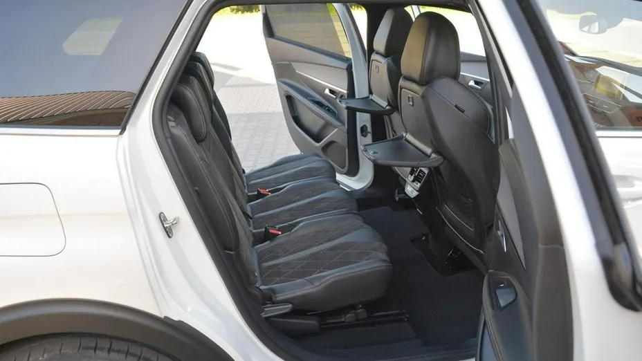 PEUGEOT 5008 -