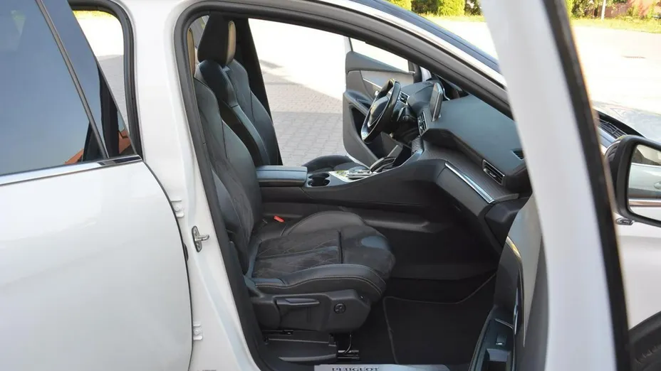 PEUGEOT 5008 -