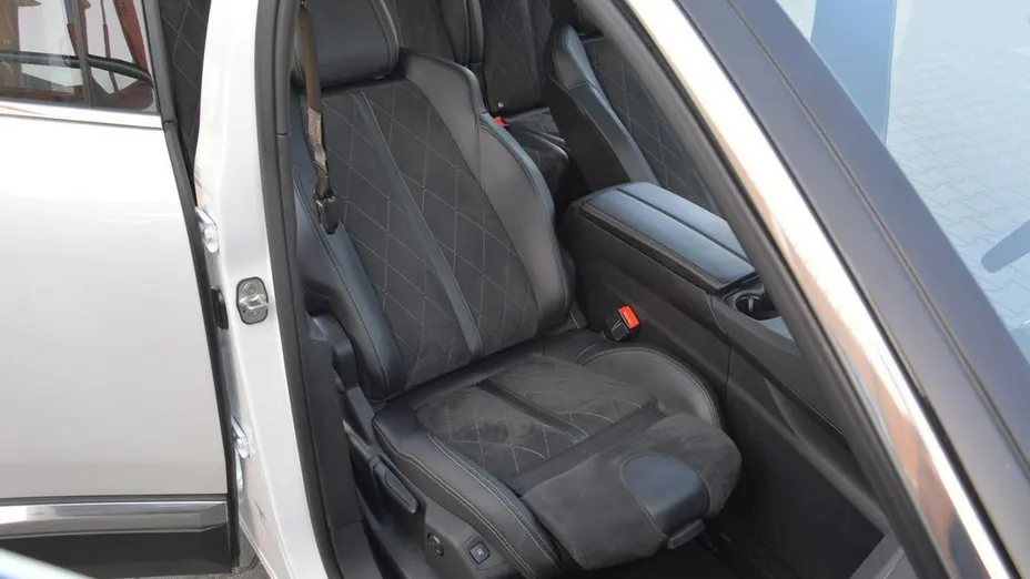 PEUGEOT 5008 -