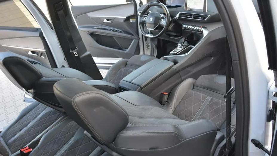 PEUGEOT 5008 -