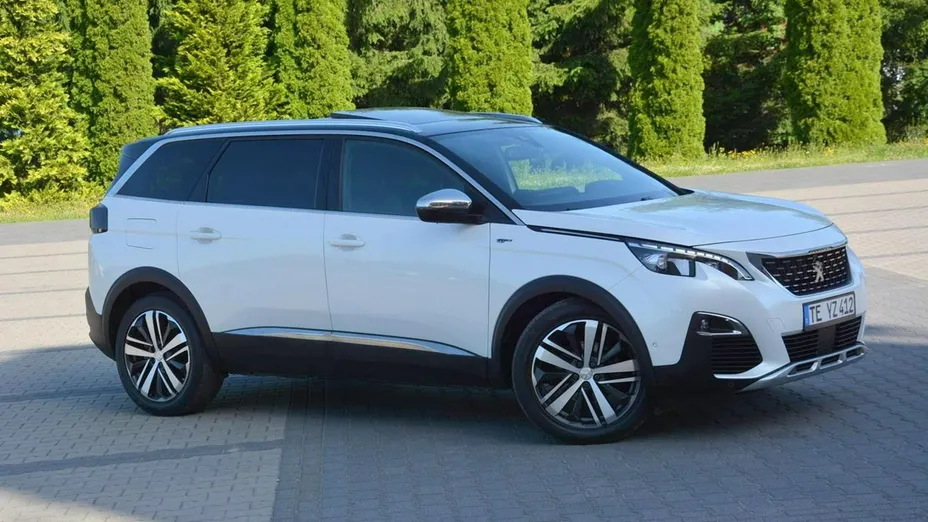 PEUGEOT 5008 -