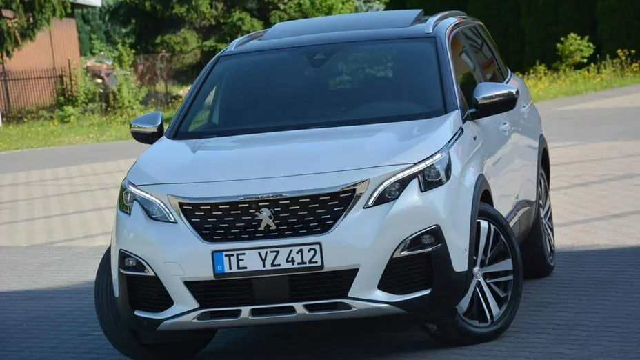 PEUGEOT 5008 -