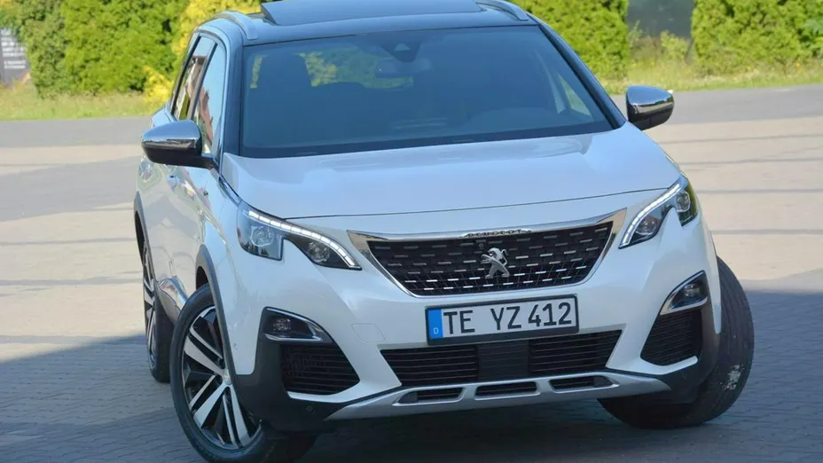 PEUGEOT 5008 -