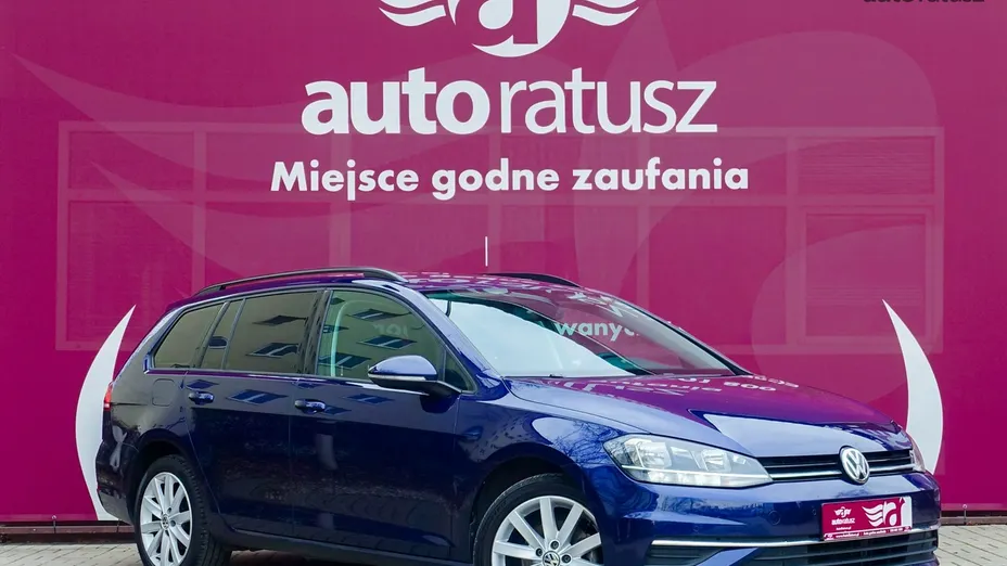 VOLKSWAGEN Golf -