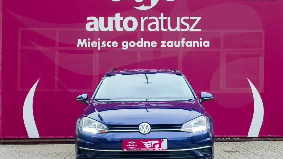 VOLKSWAGEN Golf -