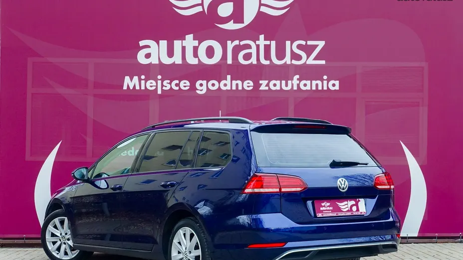 VOLKSWAGEN Golf -