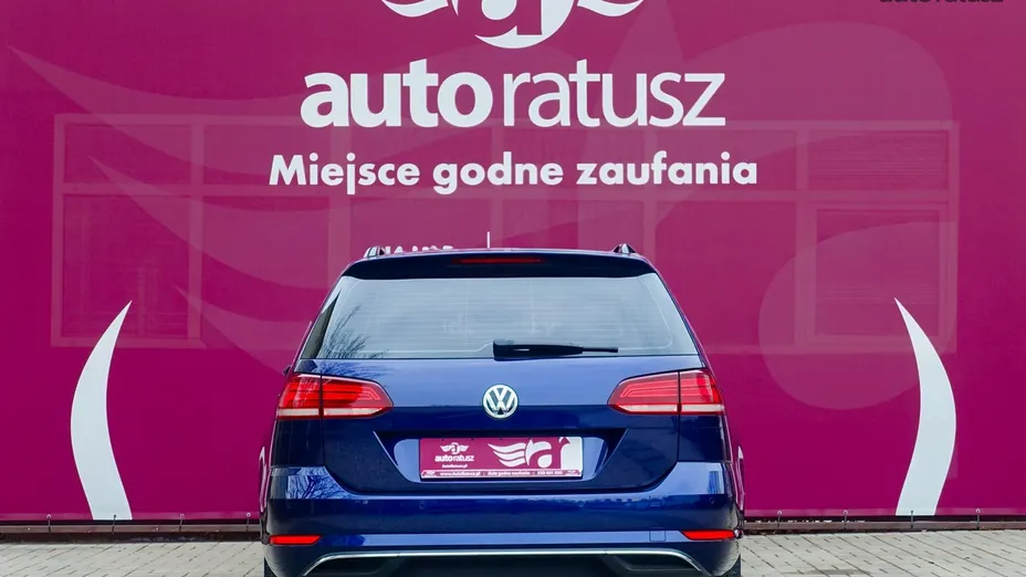 VOLKSWAGEN Golf -