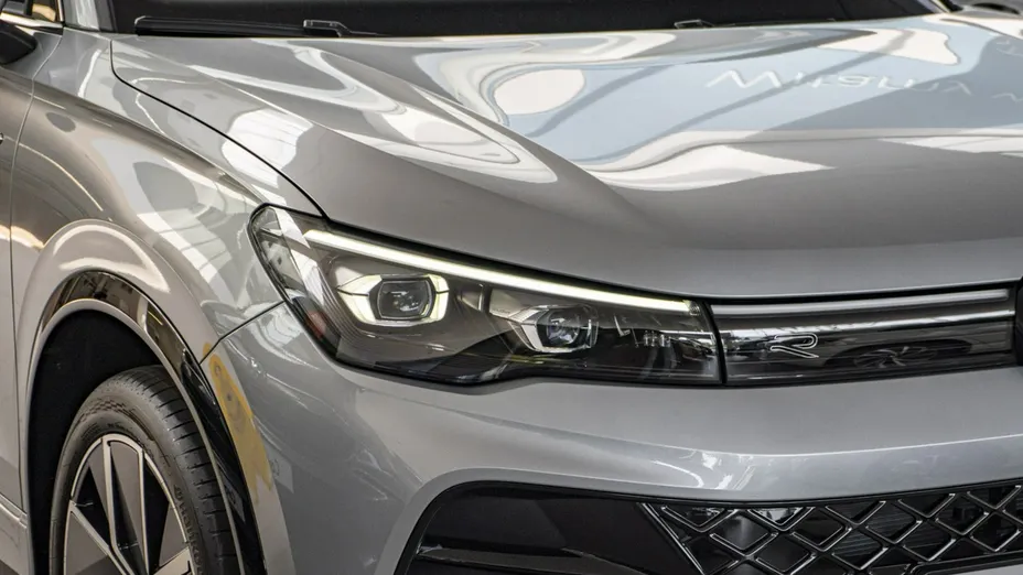VOLKSWAGEN Tiguan -