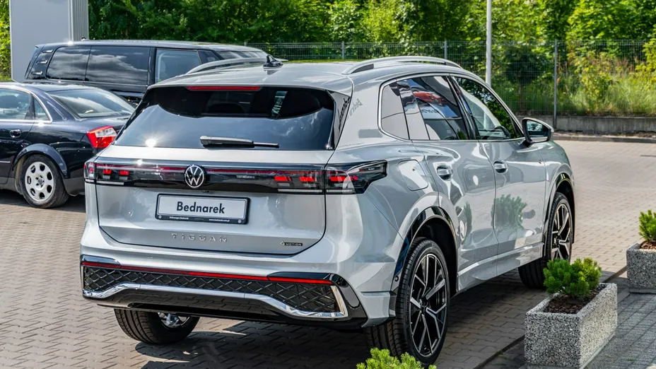 VOLKSWAGEN Tiguan -