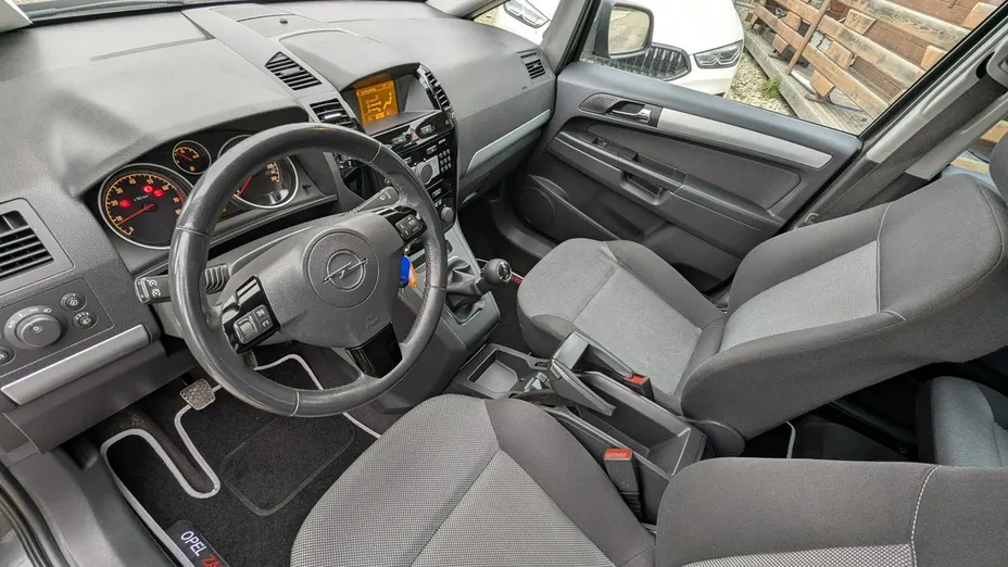 OPEL Zafira -