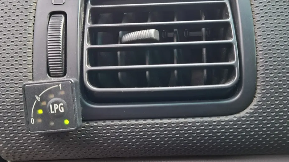 SUBARU Forester -